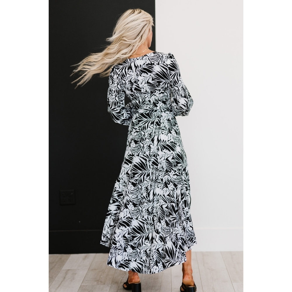Dress Day Vintage Vineyard Botanical Print High-Low Dress in Black - Picture 5 of 7